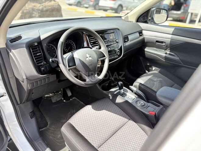 Mitsubishi Outlander 2015, 71,803 km - 2.4 л - Bakı