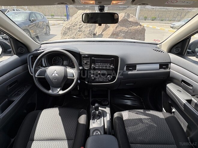 Mitsubishi Outlander 2015, 71,803 km - 2.4 л - Bakı