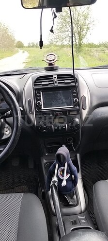 Toyota RAV4 2003, 300,000 km - 2.0 l - Qusar
