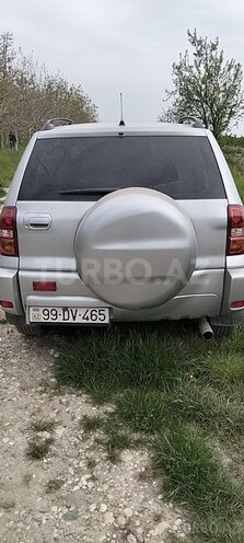 Toyota RAV4 2003, 300,000 km - 2.0 l - Qusar