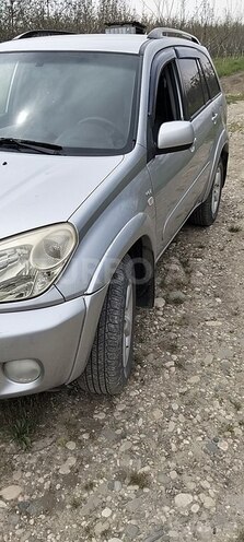 Toyota RAV4 2003, 300,000 km - 2.0 l - Qusar