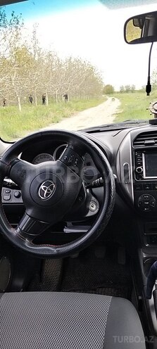 Toyota RAV4 2003, 300,000 km - 2.0 l - Qusar