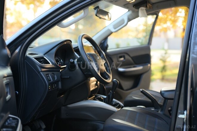 Mitsubishi L200 2023, 20,000 km - 2.5 l - Bakı