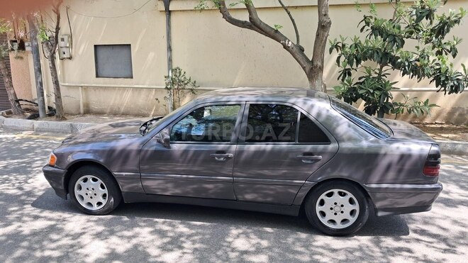 Mercedes C 220 d 1994, 123,456 km - 2.2 l - Bakı
