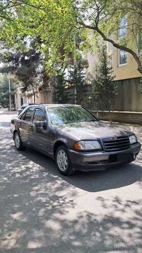 Mercedes C 220 d 1994, 123,456 km - 2.2 l - Bakı