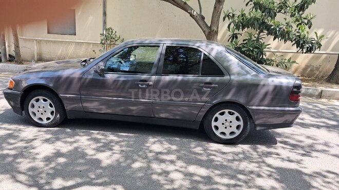 Mercedes C 220 d 1994, 123,456 km - 2.2 l - Bakı