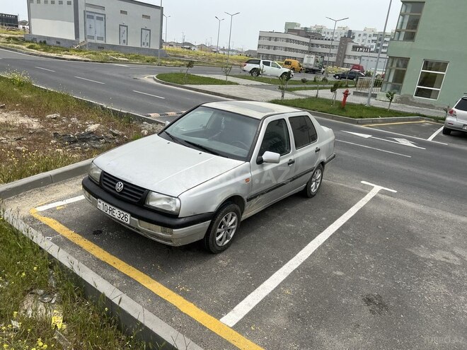 Volkswagen Vento 1992, 300,000 km - 1.8 l - Bakı