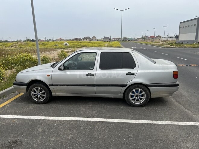 Volkswagen Vento 1992, 300,000 km - 1.8 l - Bakı