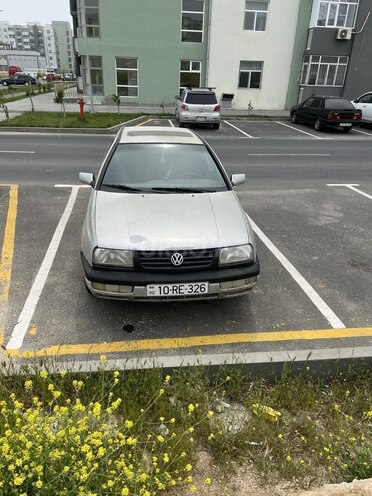 Volkswagen Vento 1992, 300,000 km - 1.8 l - Bakı
