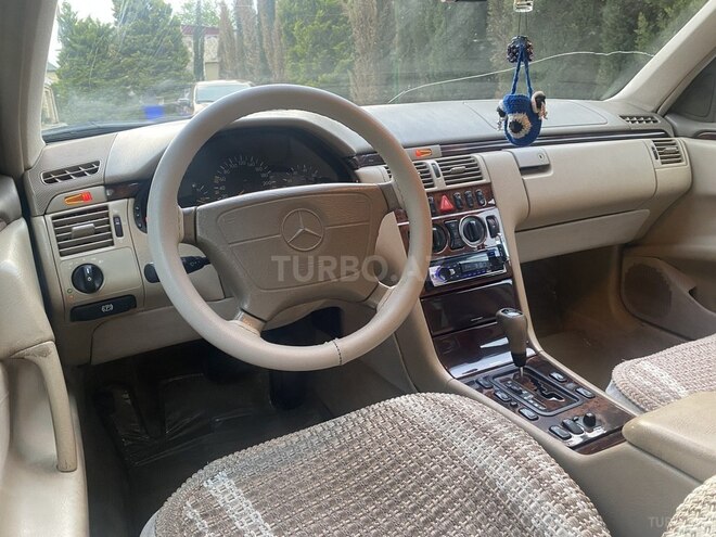 Mercedes E 240 1998, 270,000 km - 2.4 l - Bakı