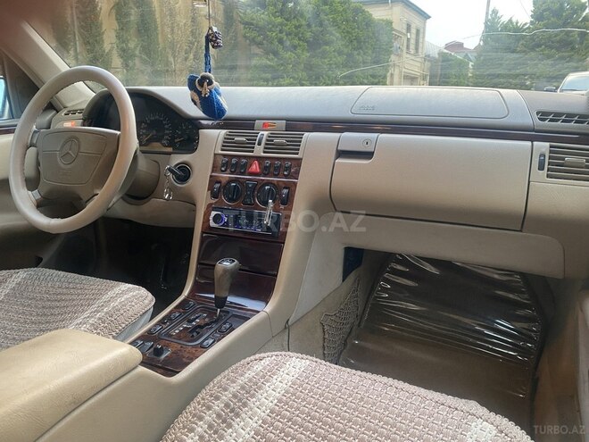 Mercedes E 240 1998, 270,000 km - 2.4 l - Bakı