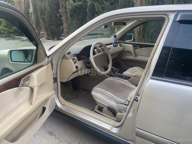 Mercedes E 240 1998, 270,000 km - 2.4 l - Bakı