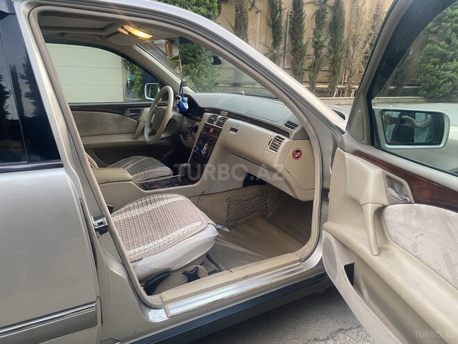Mercedes E 240 1998, 270,000 km - 2.4 l - Bakı