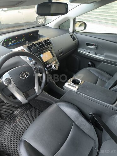 Toyota Prius V 2011, 284,000 km - 1.8 л - Sumqayıt