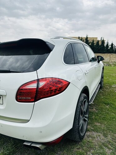 Porsche Cayenne-2