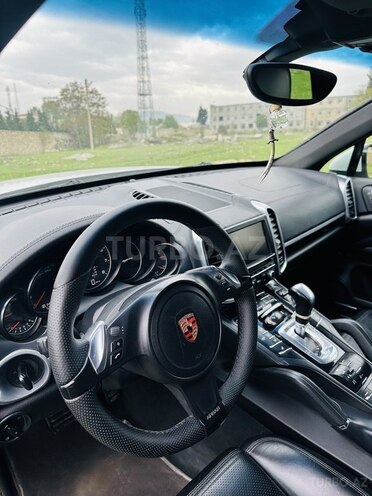 Porsche Cayenne-16