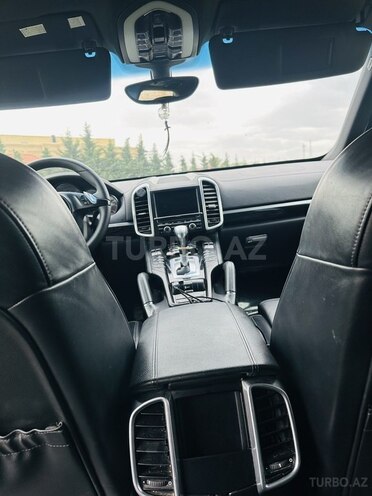 Porsche Cayenne-8