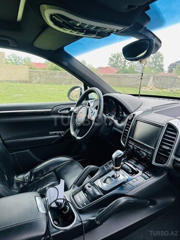 Porsche Cayenne-12