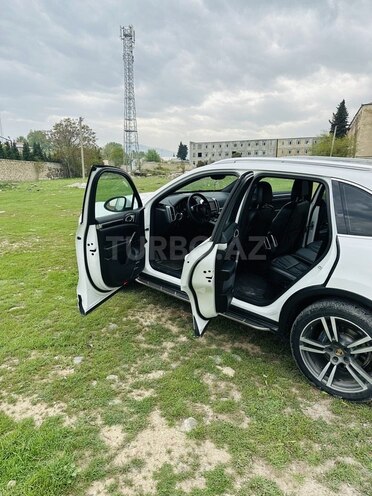 Porsche Cayenne-4