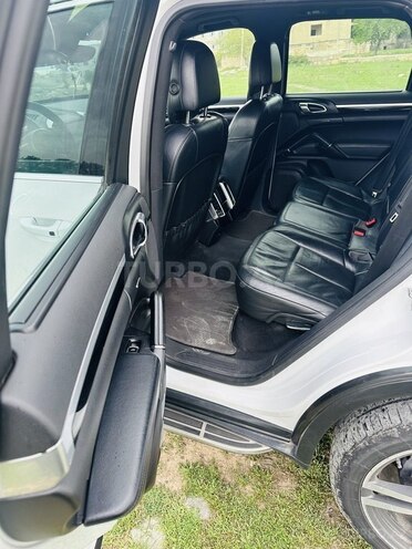 Porsche Cayenne-11