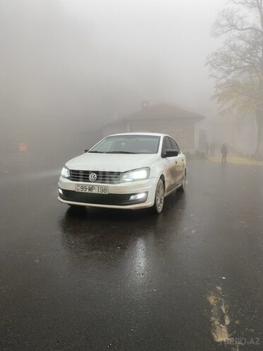 Volkswagen Polo 2018, 250,000 km - 1.6 l - Bərdə
