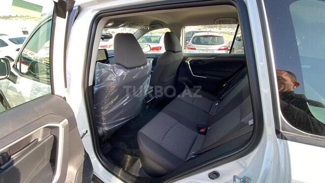 Toyota RAV4-11