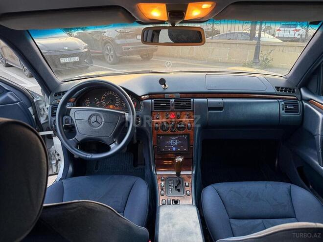 Mercedes E 240 1998, 212,797 km - 2.4 l - Bakı