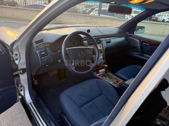 Mercedes E 240 1998, 212,797 km - 2.4 l - Bakı