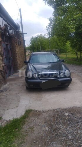 Mercedes E 240 1999, 240,000 km - 2.4 l - Gəncə