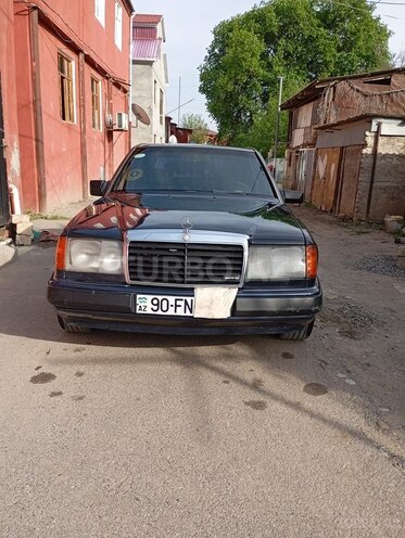Mercedes E 200 1992, 388,213 km - 2.0 l - Füzuli
