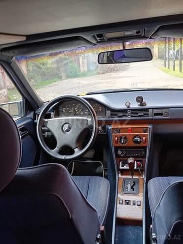 Mercedes E 200 1992, 388,213 km - 2.0 l - Füzuli