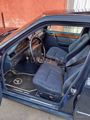 Mercedes E 200 1992, 388,213 km - 2.0 l - Füzuli