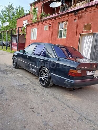 Mercedes E 200 1992, 388,213 km - 2.0 l - Füzuli