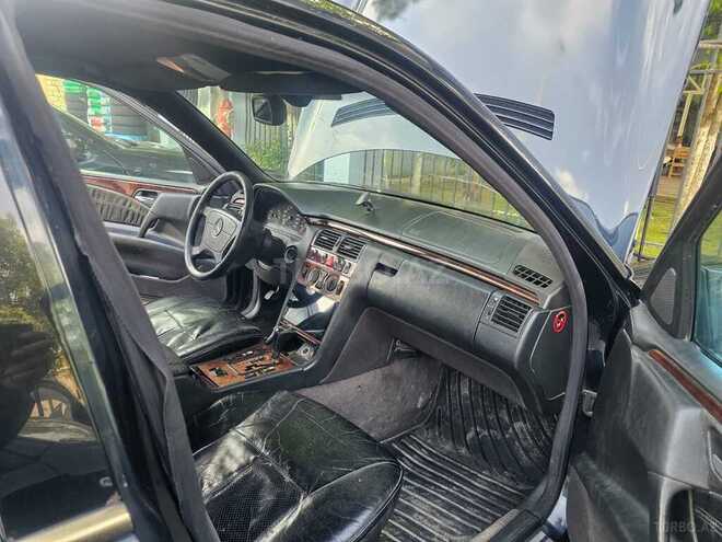 Mercedes E 220 d 1999, 524,921 km - 2.2 л - Sabirabad