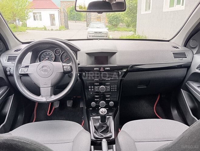 Opel Astra 2007, 250,000 km - 1.4 l - Şəki