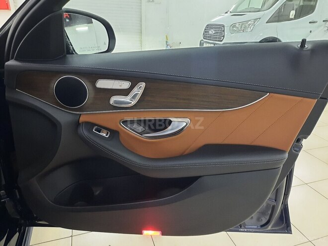 Mercedes C 300-11
