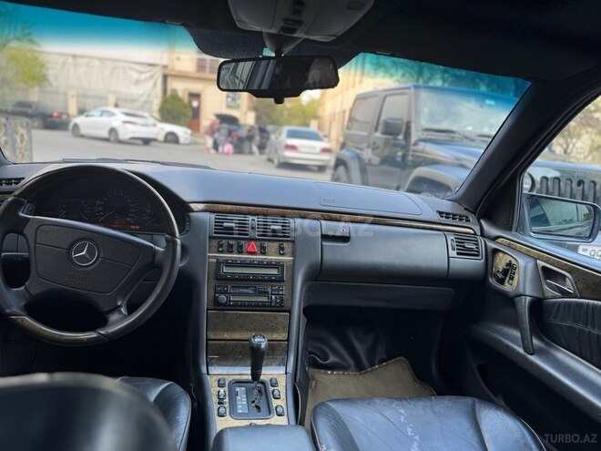 Mercedes E 320 1996, 200,000 km - 3.2 l - Bakı