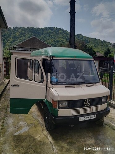 Mercedes 208 D 1995, 300,000 km - 2.9 l - Lənkəran