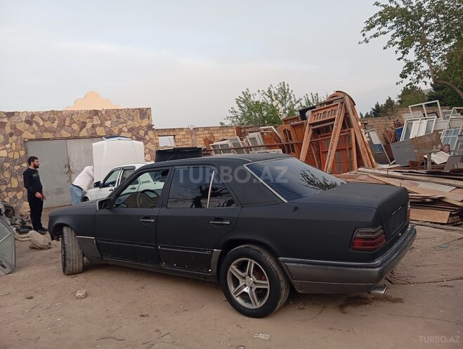 Mercedes E 200 1995, 213,786 km - 2.0 l - Bakı