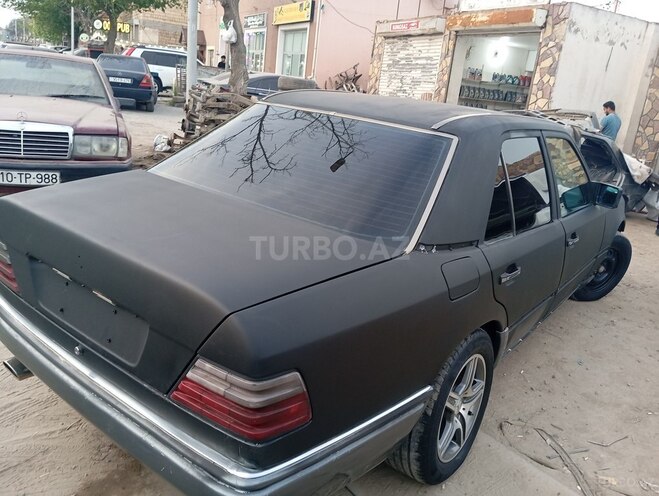 Mercedes E 200 1995, 213,786 km - 2.0 l - Bakı