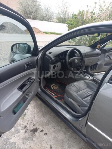Volkswagen Passat 2004, 241,402 km - 1.8 l - Bakı