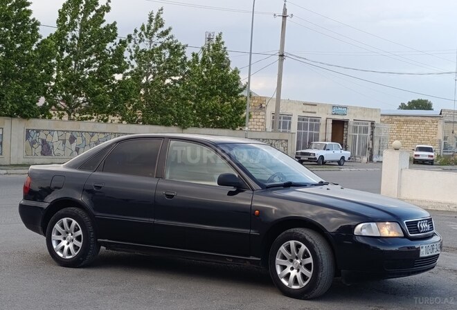 Audi A4 1996, 245,000 km - 1.6 l - Bərdə