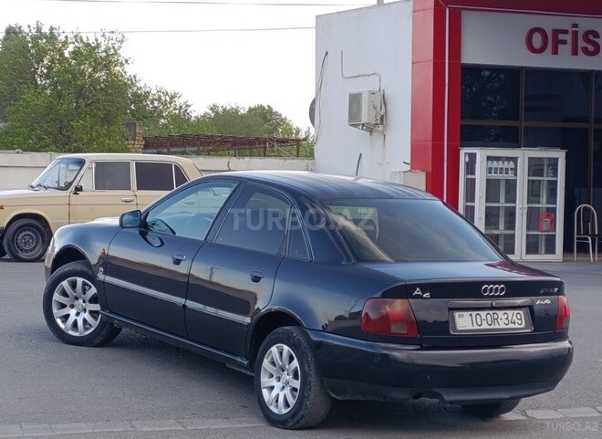 Audi A4 1996, 245,000 km - 1.6 l - Bərdə