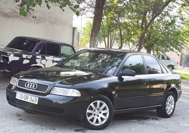 Audi A4 1996, 245,000 km - 1.6 l - Bərdə