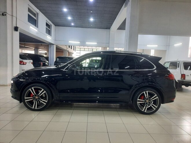 Porsche Cayenne GTS-3