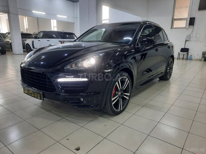 Porsche Cayenne GTS-4