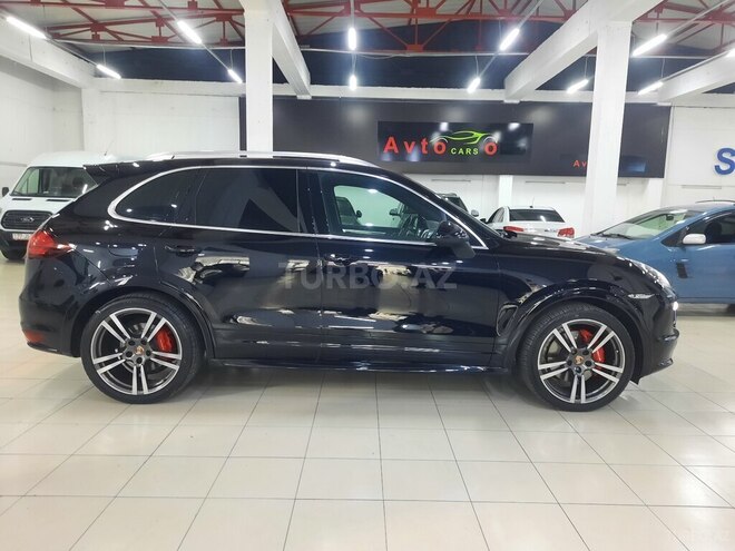 Porsche Cayenne GTS-5