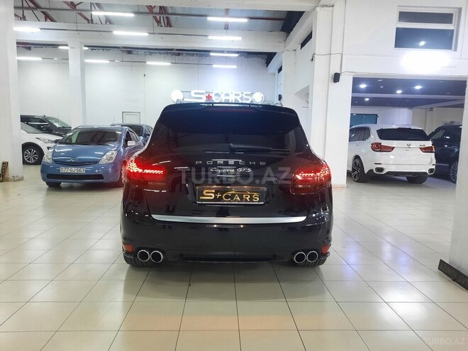 Porsche Cayenne GTS-9