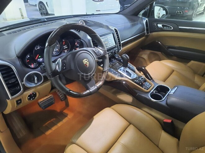 Porsche Cayenne GTS-10