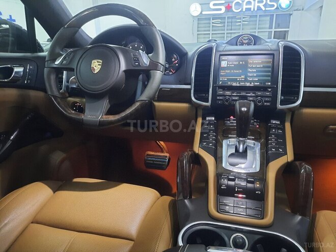 Porsche Cayenne GTS-12
